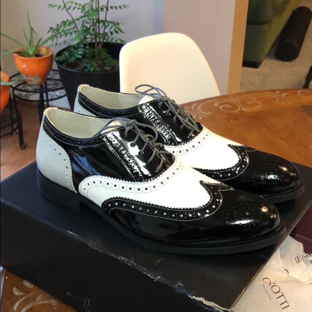 Patent leather men’s spectators